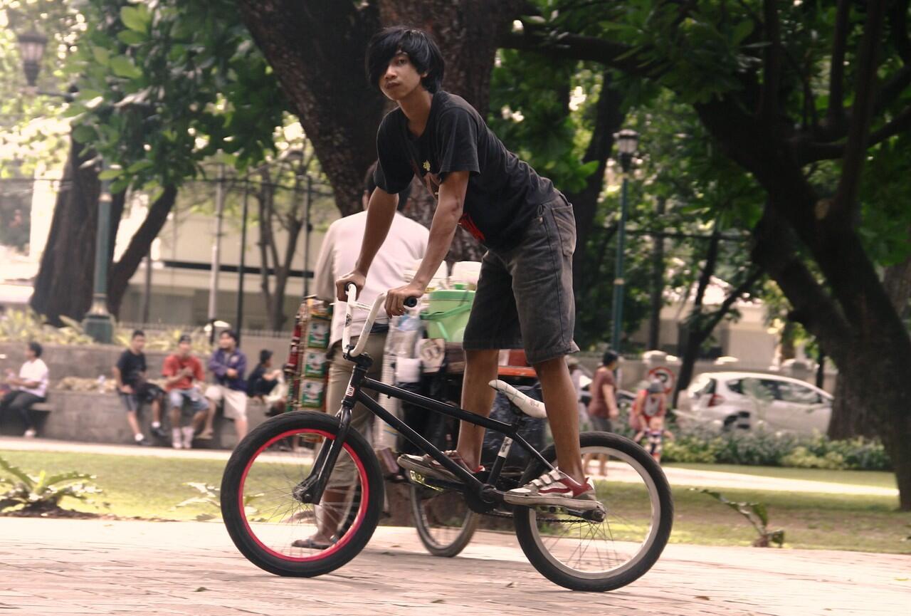 temen2 ane di Taman Suropati main sepeda MANTAPPP