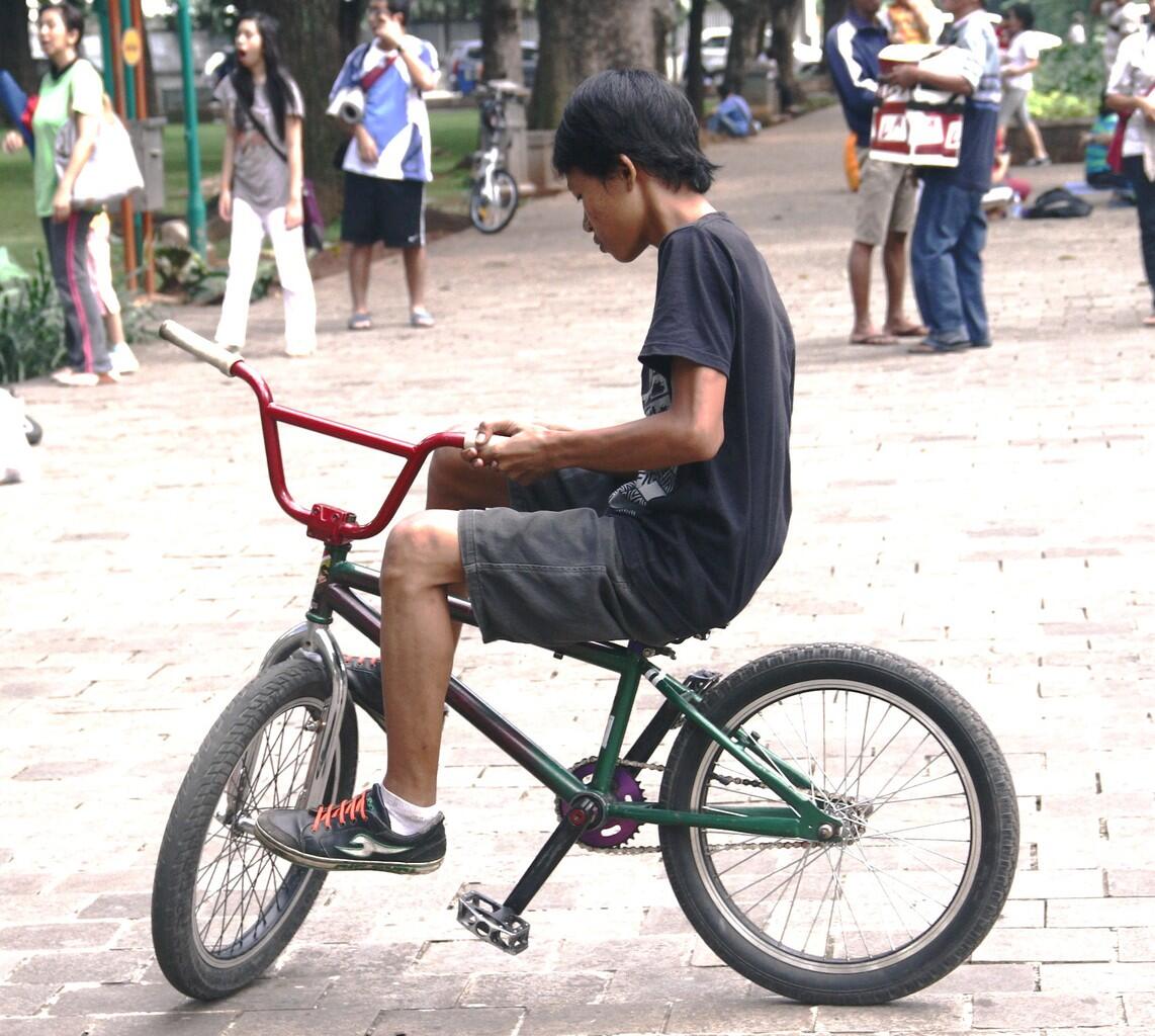 temen2 ane di Taman Suropati main sepeda MANTAPPP