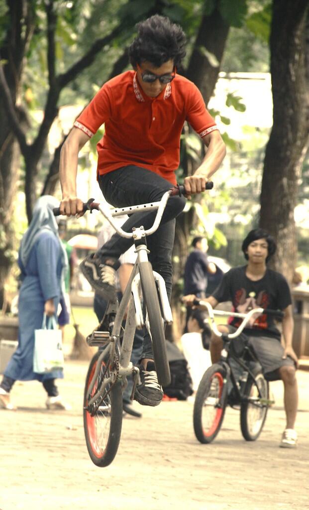 temen2 ane di Taman Suropati main sepeda MANTAPPP