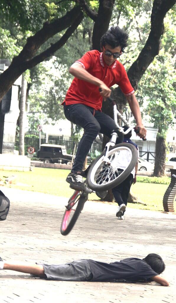 temen2 ane di Taman Suropati main sepeda MANTAPPP