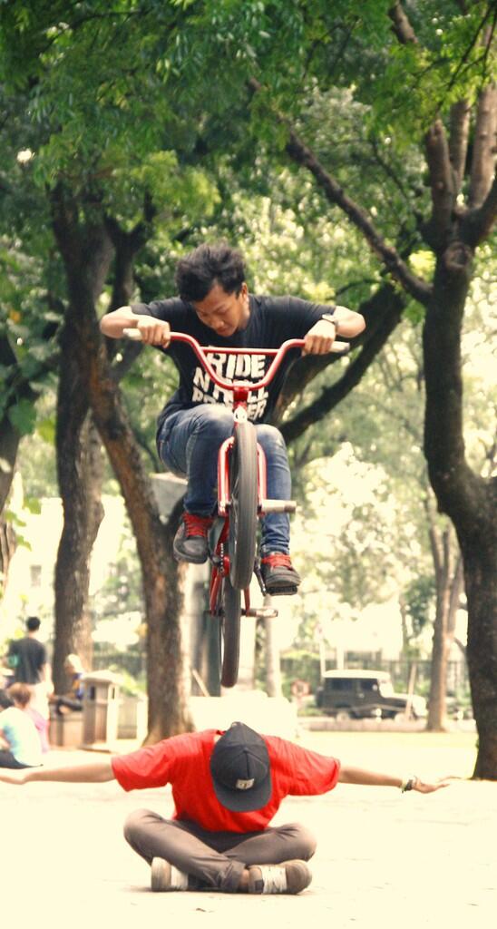 temen2 ane di Taman Suropati main sepeda MANTAPPP