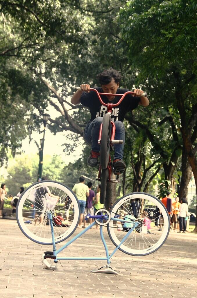 temen2 ane di Taman Suropati main sepeda MANTAPPP