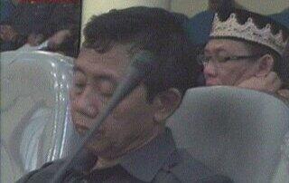 APA YANG DIPIKIRKAN ANGGOTA DPRD SAAT MENGIKUTI SIDANG