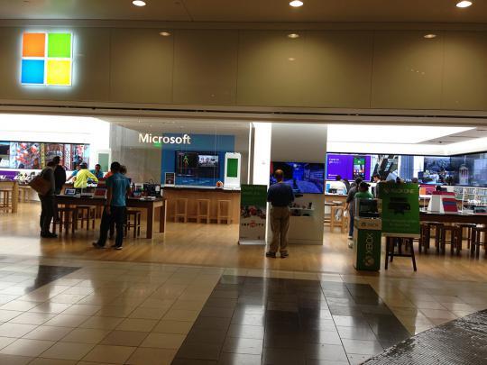 yuk,Jalan-jalan melihat Microsoft Store ...