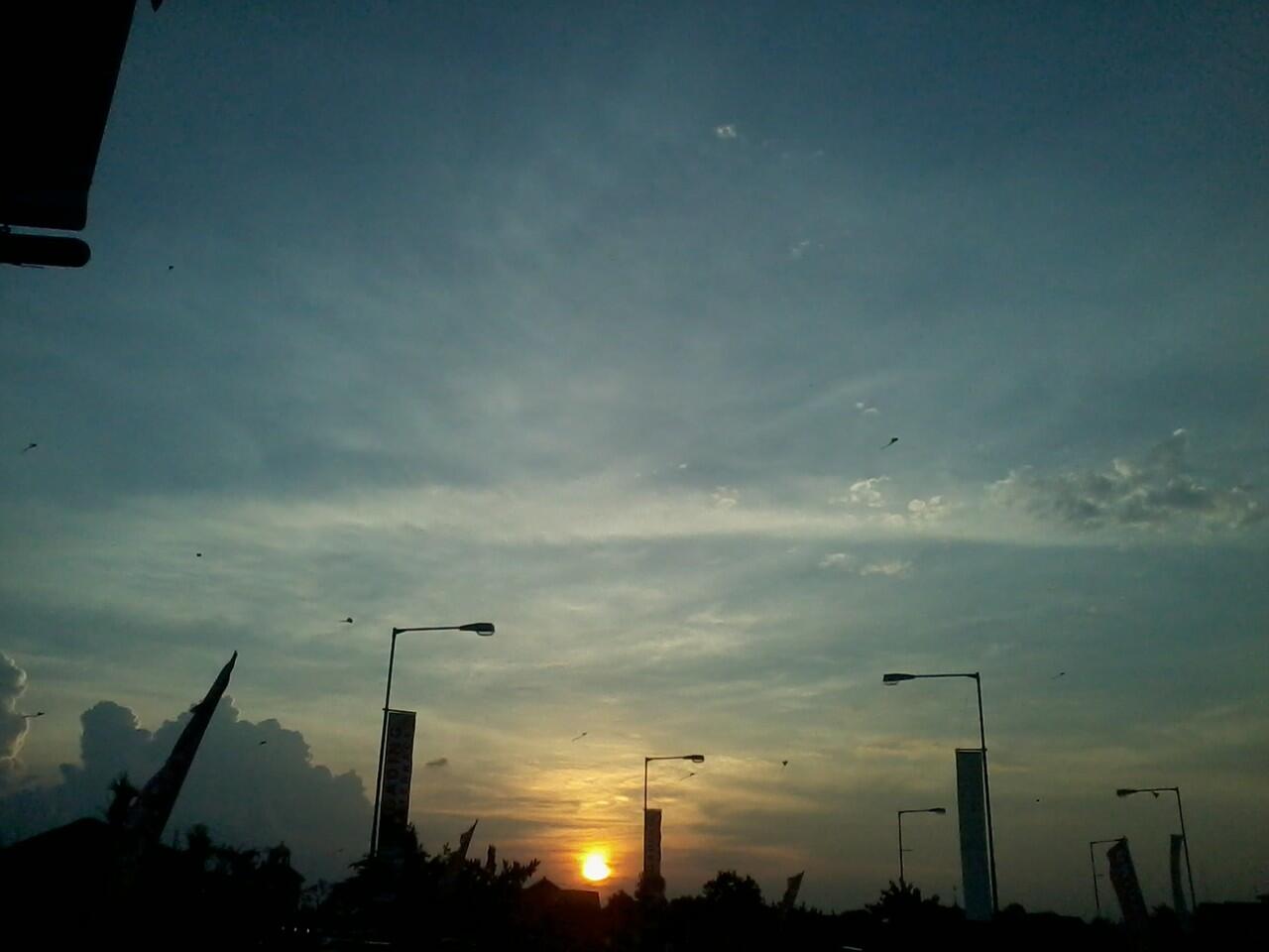 Share photo handphonemu disini