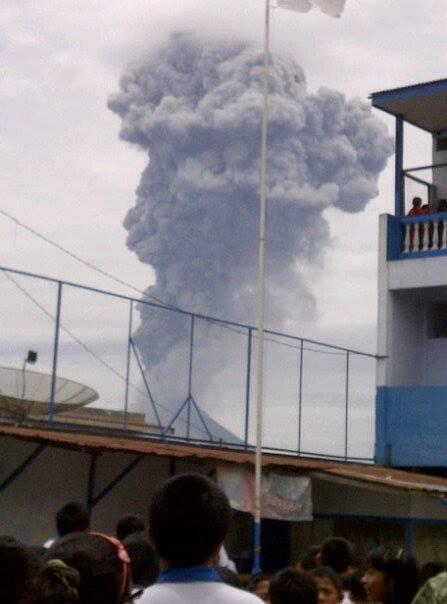 Gunung SInabung Meletus 