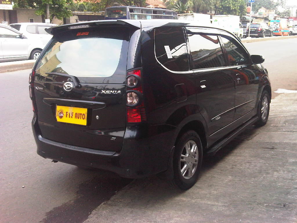 DAIHATSU XENIA 1.3 XI VVTI AT 2010 HITAM METALIK