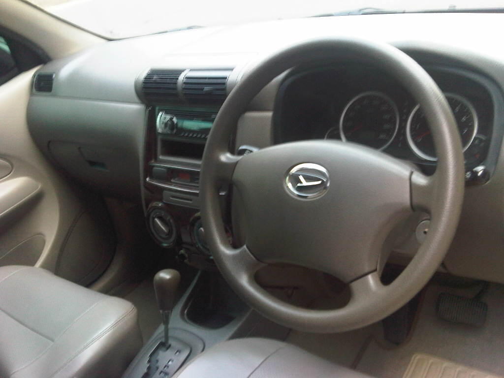 DAIHATSU XENIA 1.3 XI VVTI AT 2010 HITAM METALIK