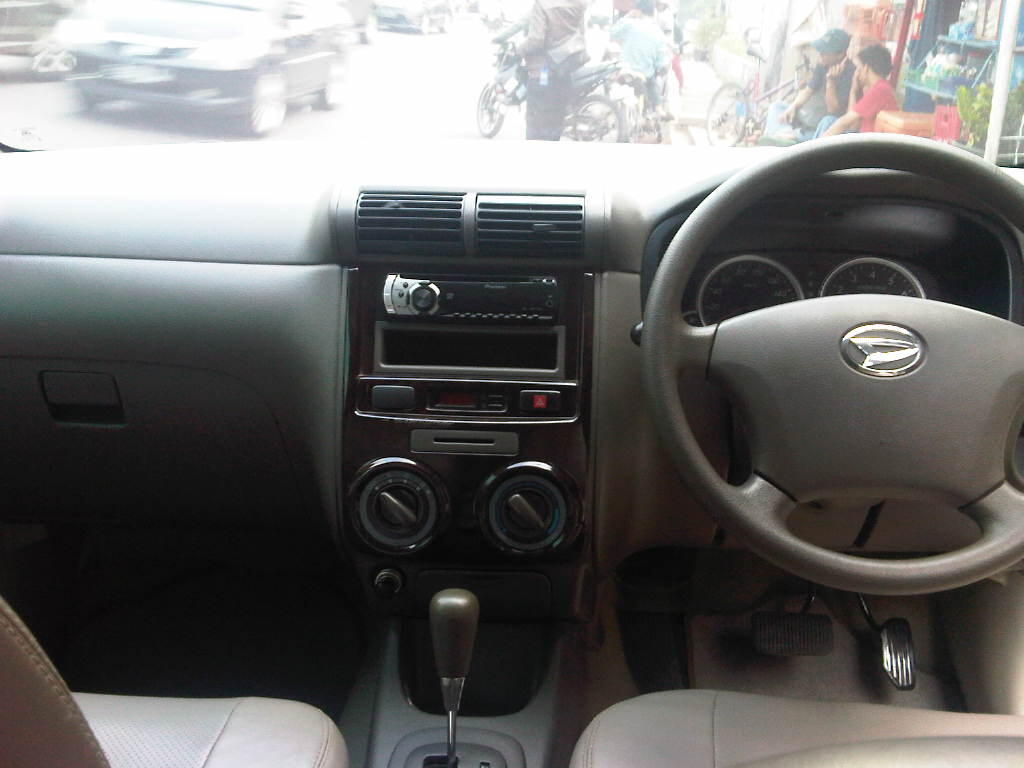 DAIHATSU XENIA 1.3 XI VVTI AT 2010 HITAM METALIK