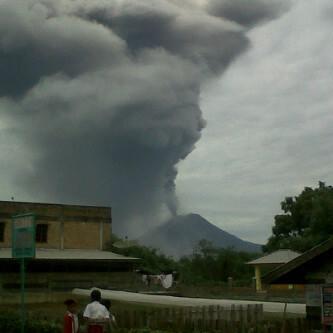 Gunung sinabung Meletus