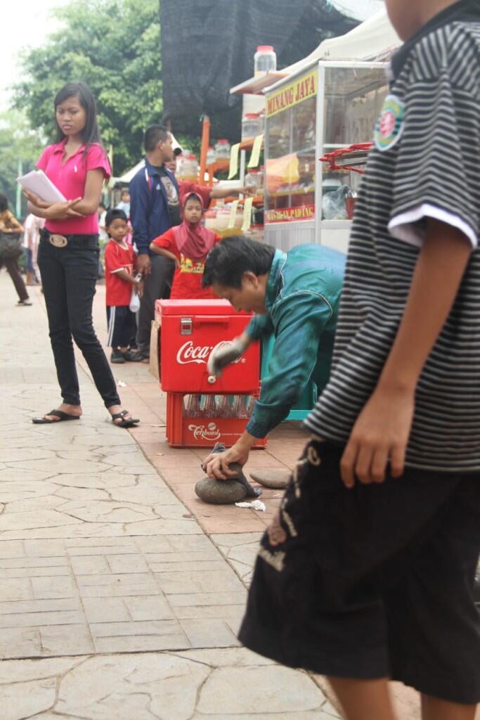 batu dipukul hancur ama Kokoh satu ini....Mantap