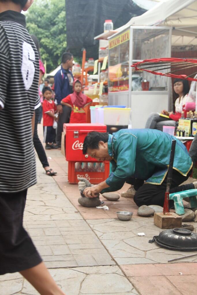 batu dipukul hancur ama Kokoh satu ini....Mantap