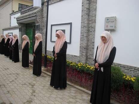 Potret Gadis Cantik di Perkampungan Muslim China