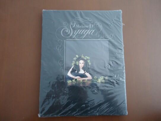 Buku berisi kumpulan foto-FOTO&quot; Madame Dsyuga &quot; BELAJAR fotografer profesional 