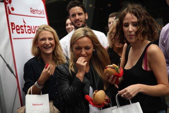 MEREKA DOYAN BANGET MAKAN SERANGGA (MAKANAN EXTREM GAN )