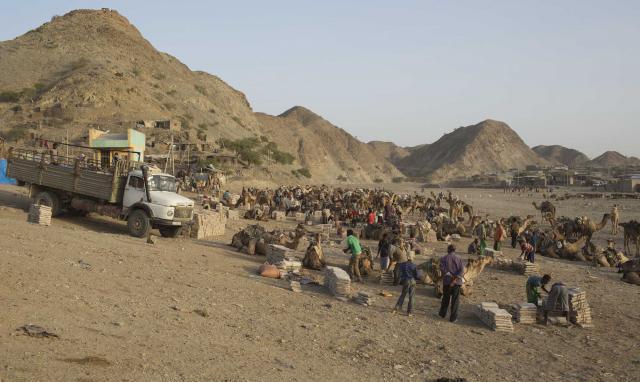 Kisah para pencari garam di tengah panasnya gurun Ethiopia