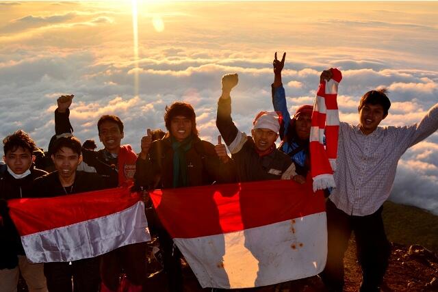 &#91;Catper&#93; Menghargai Merah Putih di Puncak Slamet 3482