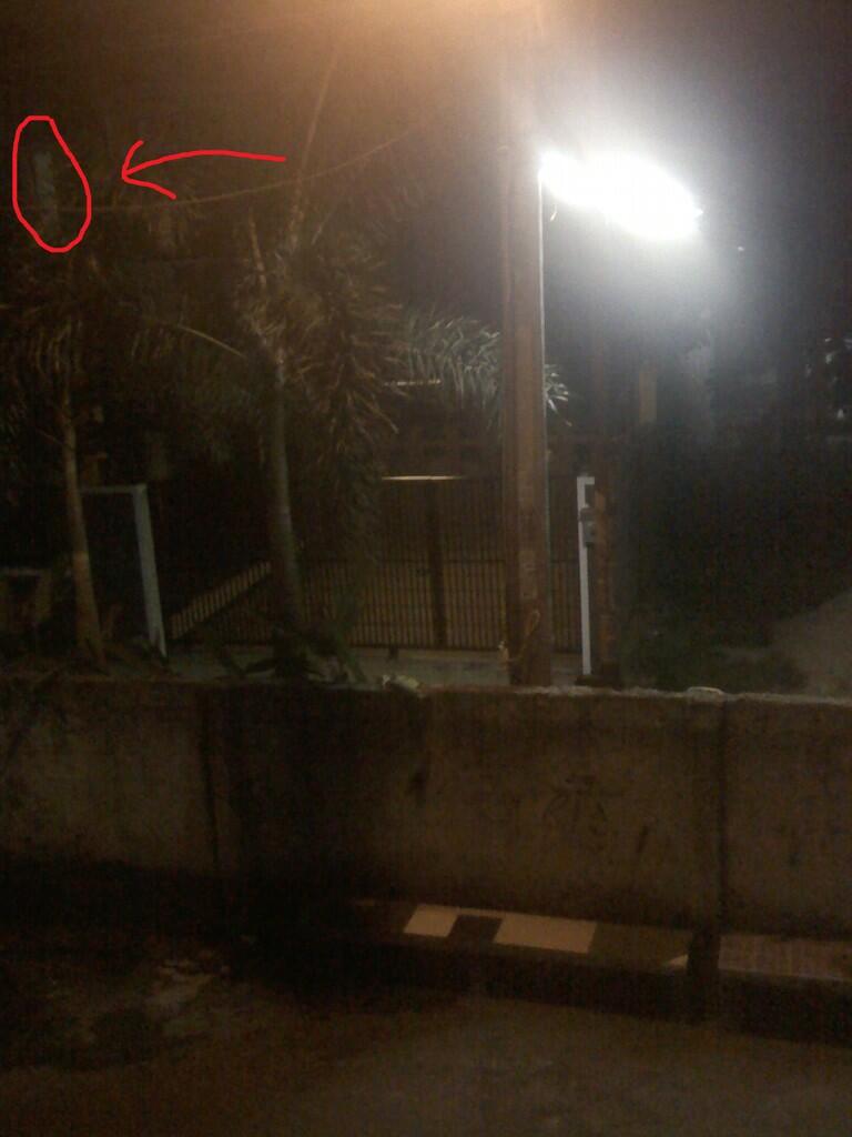 Gan liat fotonya deh ada yang aneh gak??