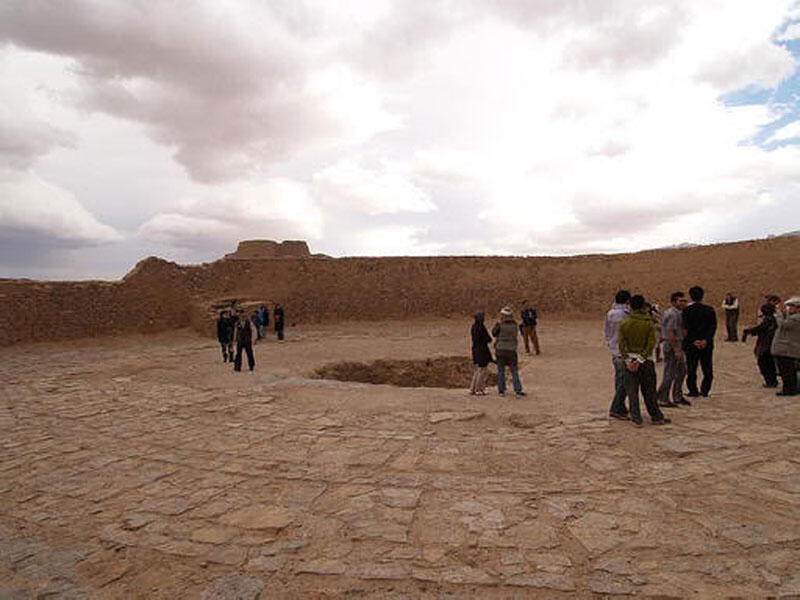 The Silent Tower ,peristirahatan terakhir penganut zoroaster