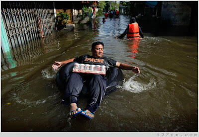 Ngakak..Asiknya Orang Asia (Pict)