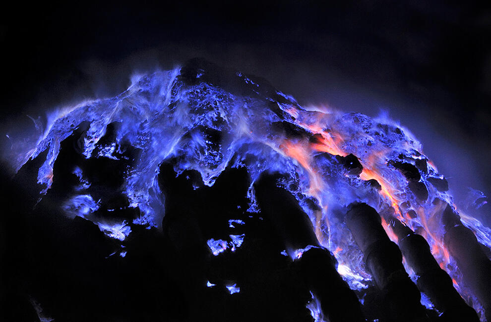 &#91;+ PIC&#93; Kawah Ijen, Pemandangan Danau dan Kaldera Terindah Diatas Awan