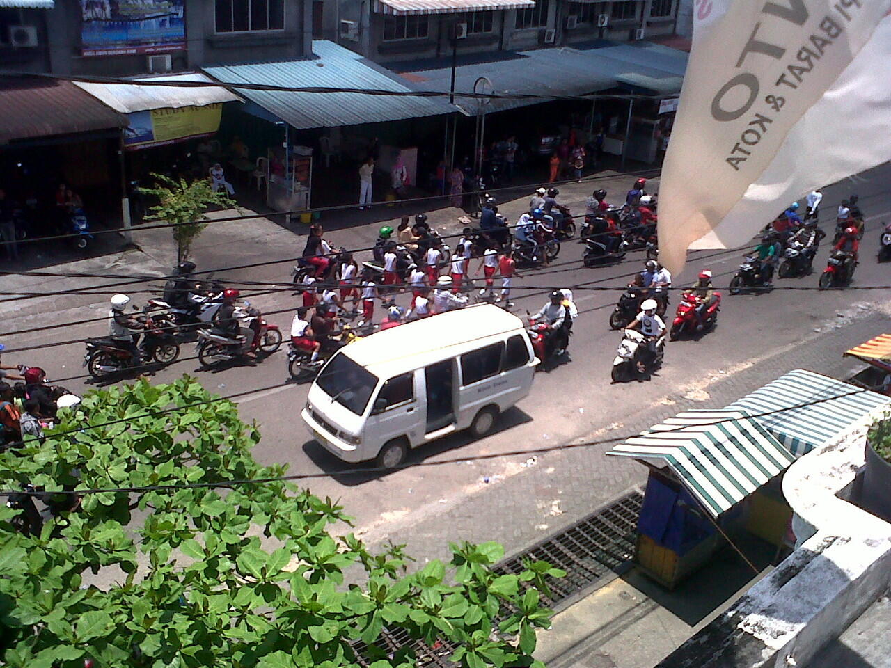 daripade gini buat kacau mending gerak jalan dibubar aja deh gan