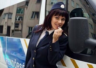 Koleksi Foto Foto Polwan Cantik Dari Berbagai Negara