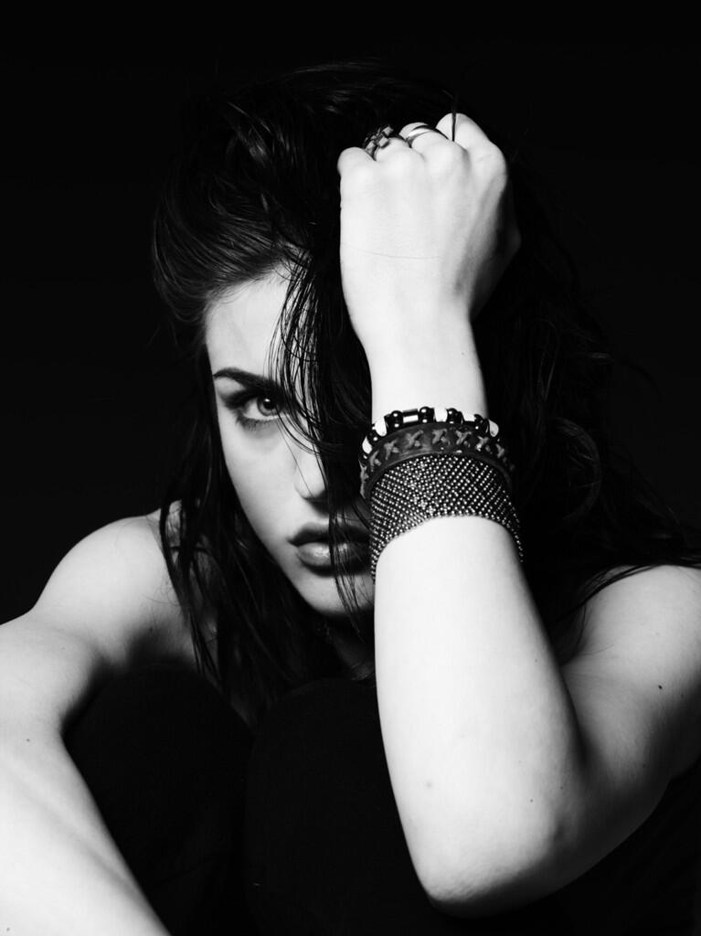 Share Foto CAKEP anak Kurt Cobain "Frances Bean Cobain"