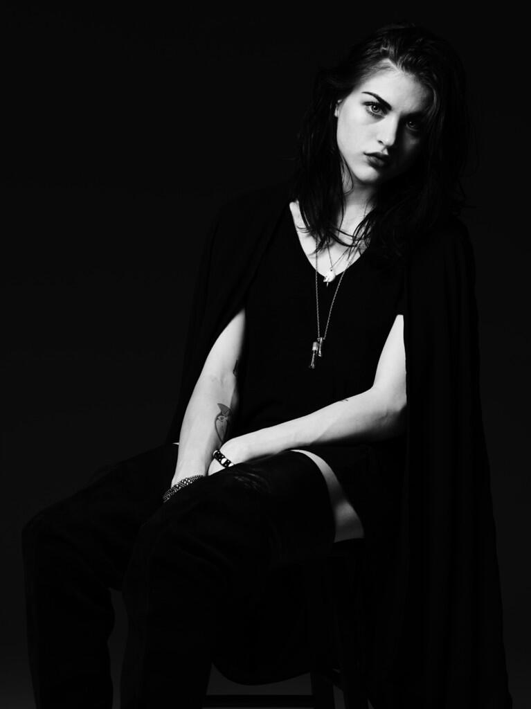 Share Foto CAKEP anak Kurt Cobain "Frances Bean Cobain"