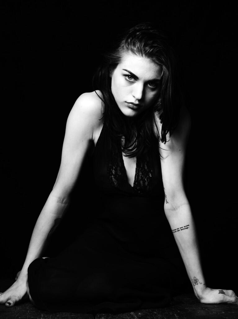 Share Foto CAKEP anak Kurt Cobain "Frances Bean Cobain"