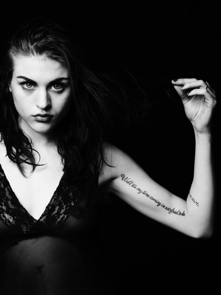 Share Foto CAKEP anak Kurt Cobain "Frances Bean Cobain"