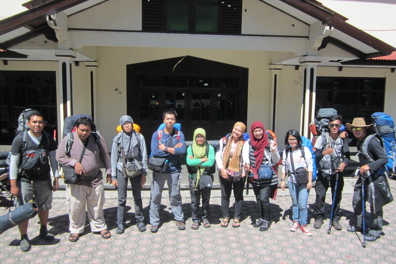 &#91;CATPER&#93; Gunung Prahu 2.565 mdpl, Golden Sunrise Negeri Diatas Awan