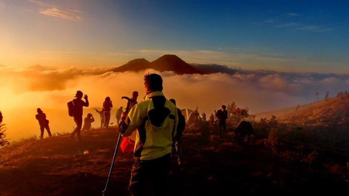 &#91;CATPER&#93; Gunung Prahu 2.565 mdpl, Golden Sunrise Negeri Diatas Awan