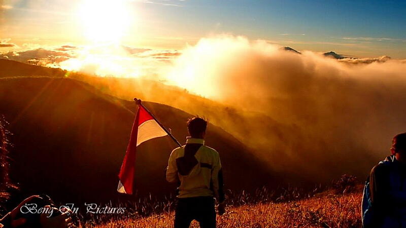 &#91;CATPER&#93; Gunung Prahu 2.565 mdpl, Golden Sunrise Negeri Diatas Awan