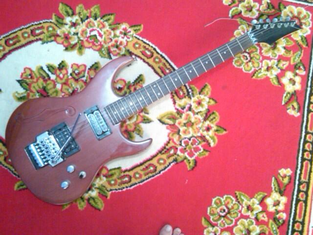 SEPAKET..GITAR ROCKSON UPDOWN,FX ZOOM G7.1uT,BOSS SD-1,AMPLY BEHRINGER 8inc