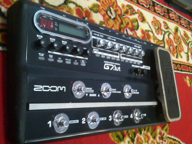 SEPAKET..GITAR ROCKSON UPDOWN,FX ZOOM G7.1uT,BOSS SD-1,AMPLY BEHRINGER 8inc