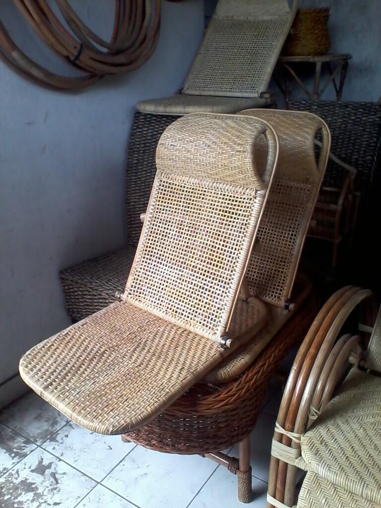 Terjual Jual Furniture Rotan Daerah Yogyakarta  Meja 
