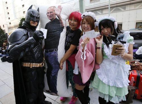 Gaya Nyeleneh Antrean iPhone di Jepang &#91;Photo2&#93;