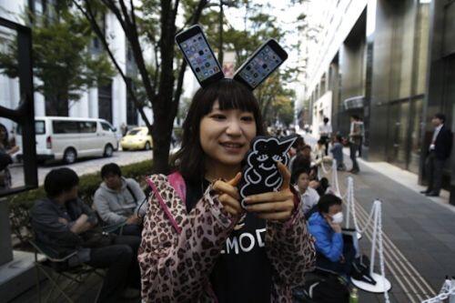 Gaya Nyeleneh Antrean iPhone di Jepang &#91;Photo2&#93;