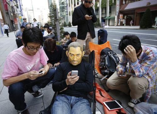 Gaya Nyeleneh Antrean iPhone di Jepang &#91;Photo2&#93;