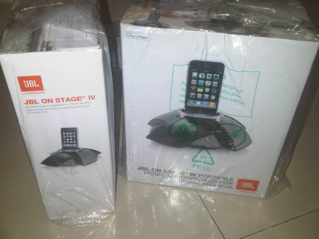 Docking speaker IPOD/ IPHONE/ IPAD/ GALAXY/ BLACKBERRY JBL on STAGE IV