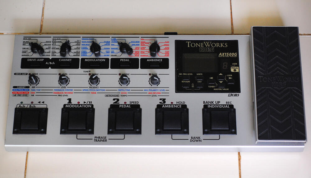 Efek gitar KORG AX1500G