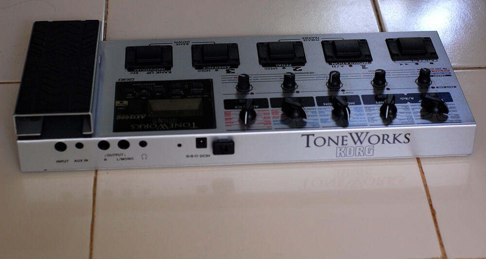 Efek gitar KORG AX1500G
