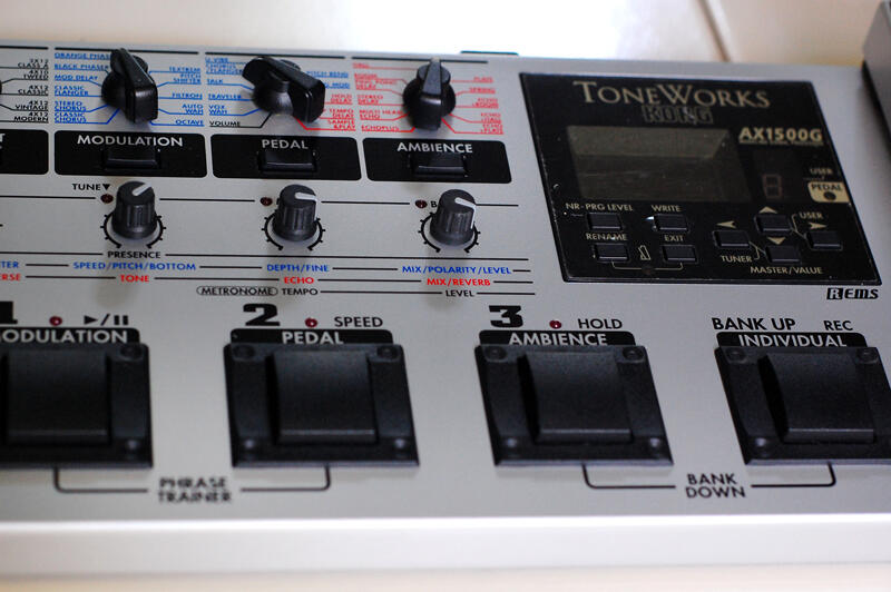 Efek gitar KORG AX1500G