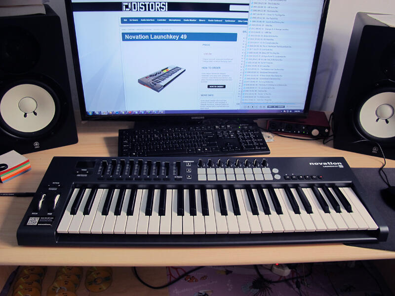 MIDI CONTROLLER - Novation Launchkey 49 + Novation Gigbag | 2nd like new!