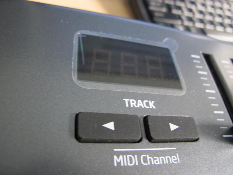 MIDI CONTROLLER - Novation Launchkey 49 + Novation Gigbag | 2nd like new!