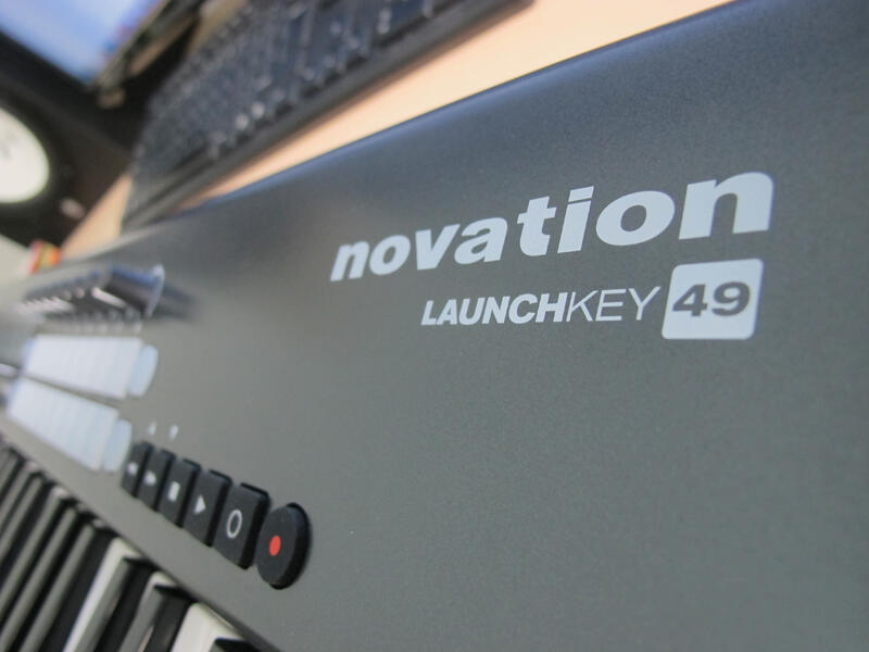MIDI CONTROLLER - Novation Launchkey 49 + Novation Gigbag | 2nd like new!