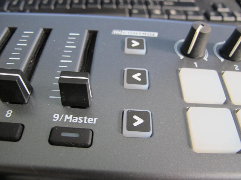 MIDI CONTROLLER - Novation Launchkey 49 + Novation Gigbag | 2nd like new!