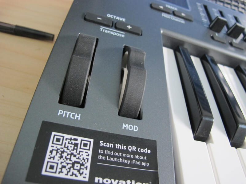 MIDI CONTROLLER - Novation Launchkey 49 + Novation Gigbag | 2nd like new!