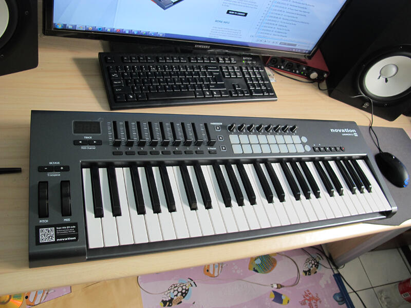 MIDI CONTROLLER - Novation Launchkey 49 + Novation Gigbag | 2nd like new!
